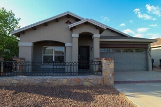 Building Photo - 12741 Tre Maximiliano Ave