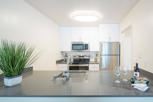 State of the Art Kitchen | Summit at Sausalito | Luxury Apartments at Sausalito,CA - Summit at Sausalito