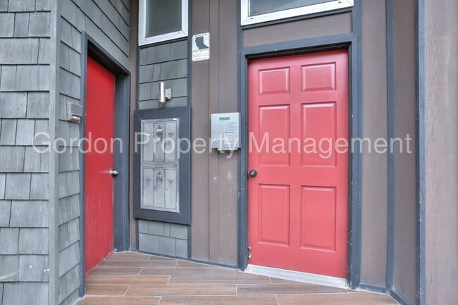 Building Photo - 821 Burnett Ave