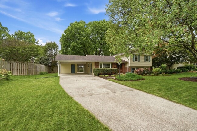 Building Photo - 4804 King Richard Dr