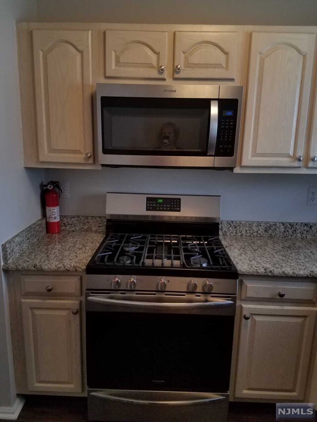 Building Photo - 1139 Hyde Park Ct