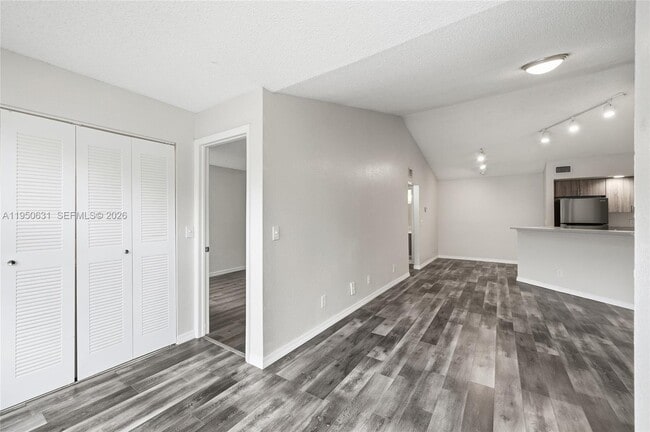 Building Photo - 437 Vista Isles Dr