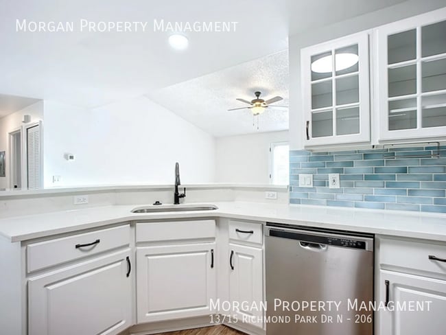 Building Photo - 13715 Richmond Park Dr N