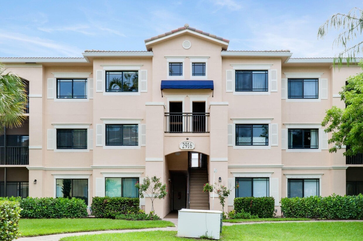 Foto principal - 2916 Tuscany Ct