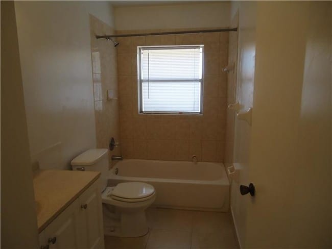 Building Photo - 2620 NW 52nd Ave