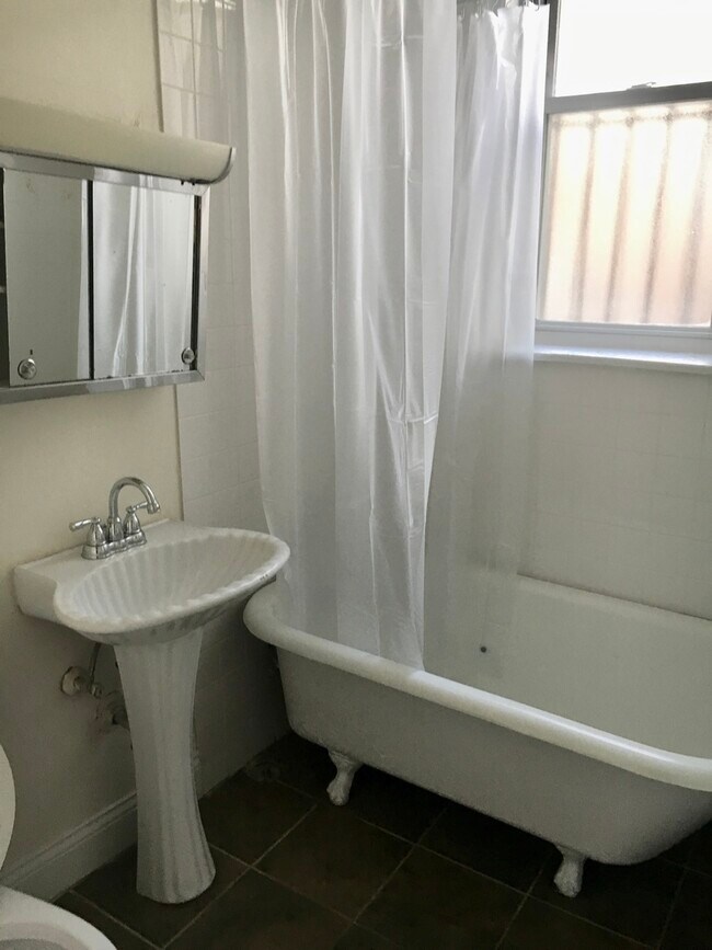 Foto del edificio - 4866 N Magnolia Ave