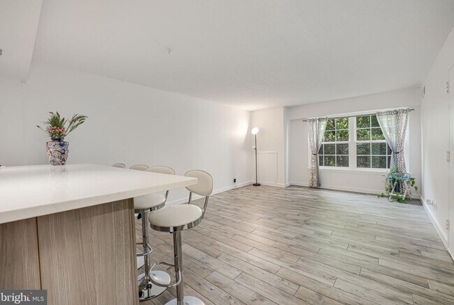 Foto del edificio - 7600 Tremayne Pl