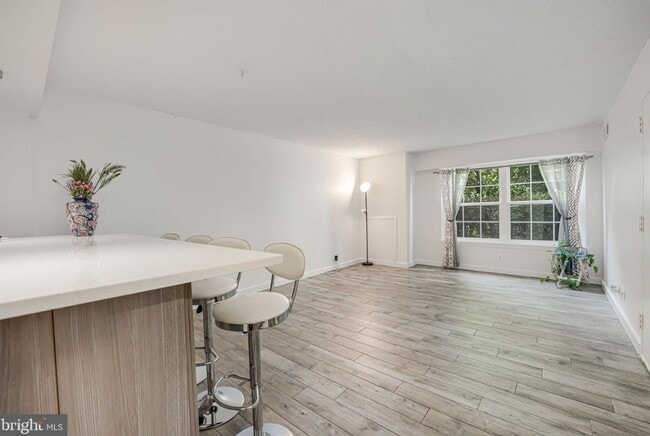 Building Photo - 7600 Tremayne Pl