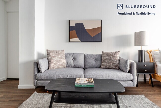 Foto del edificio - 330 E 46th St