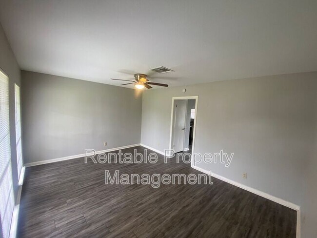 Foto del edificio - 5535 Ricky St