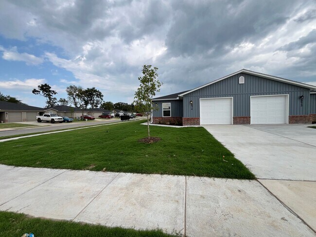 Foto del edificio - PRELEASING NOW!  NEW Three Bedroom | Two Bathroom Duplex in Bentonville