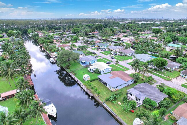 Foto del edificio - 4521 SW 34th Dr