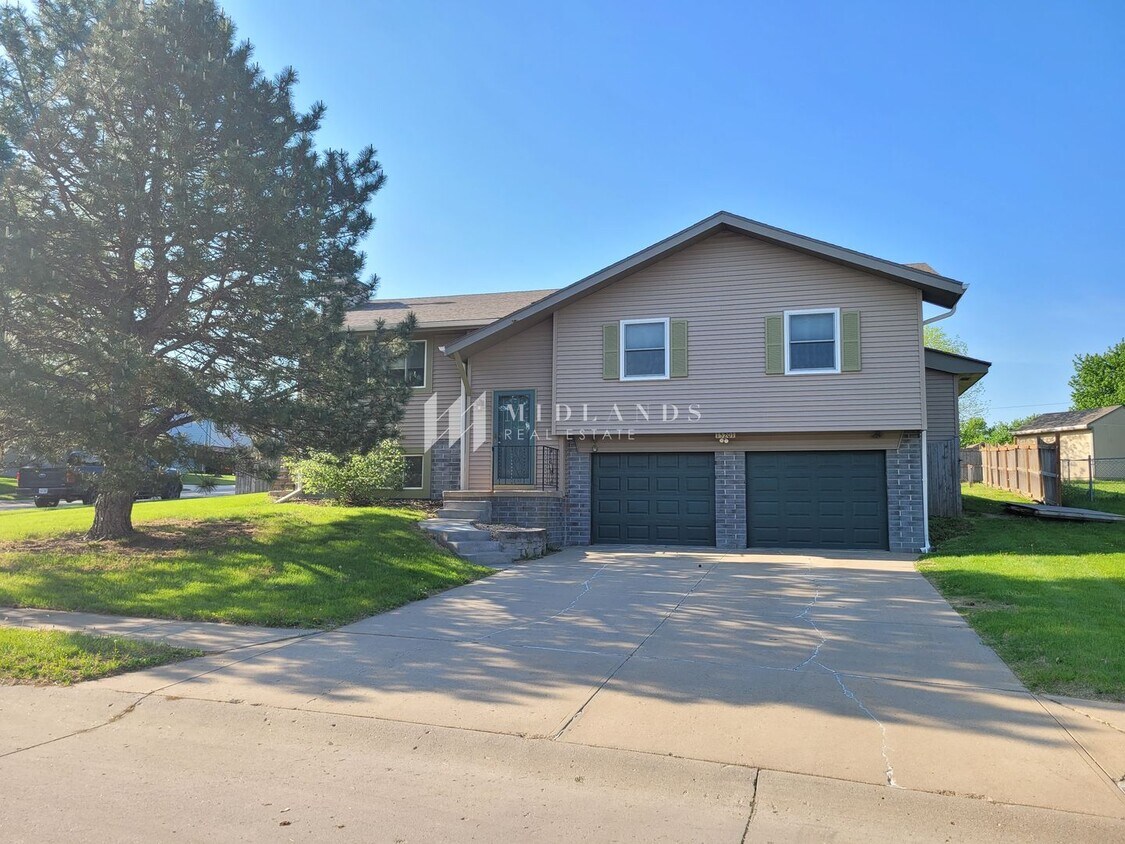 Primary Photo - Chalco Pointe Home for Rent