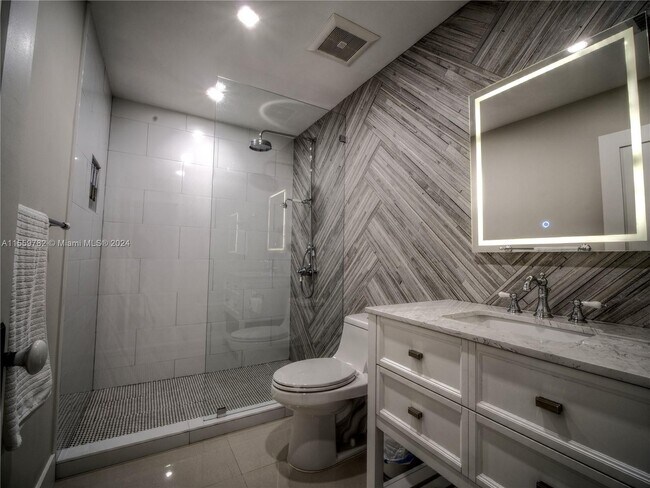 Building Photo - 11440 SW 99th Ct