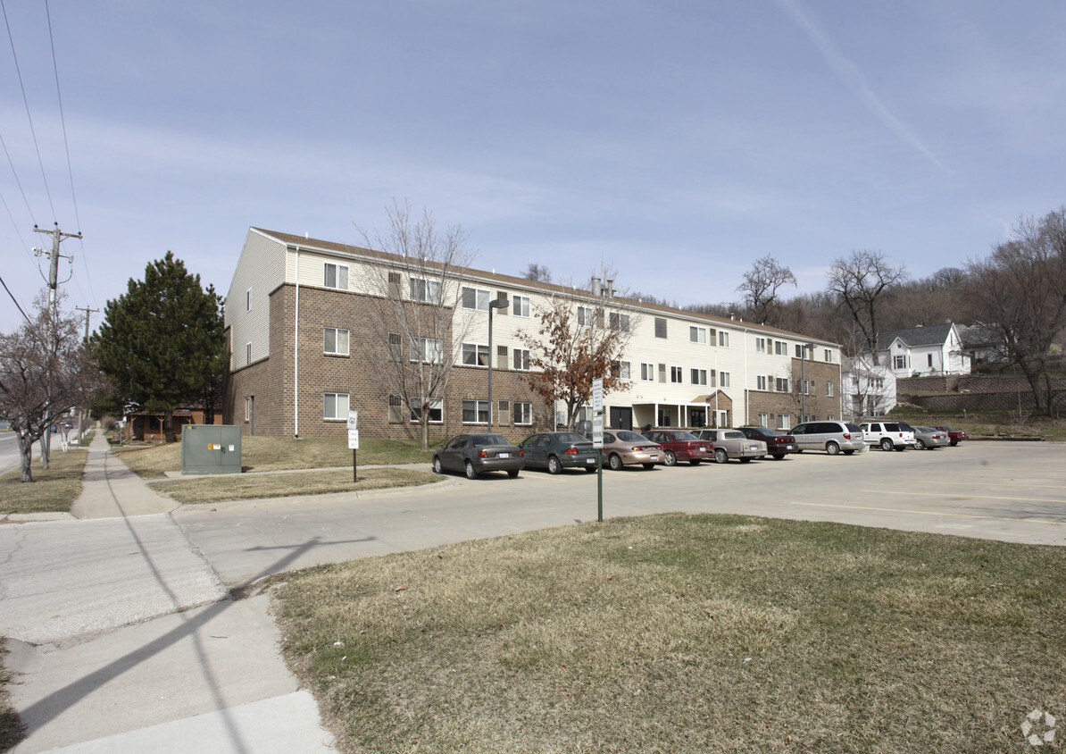 Foto del edificio - Camelot Village - Affordable Senior Housing