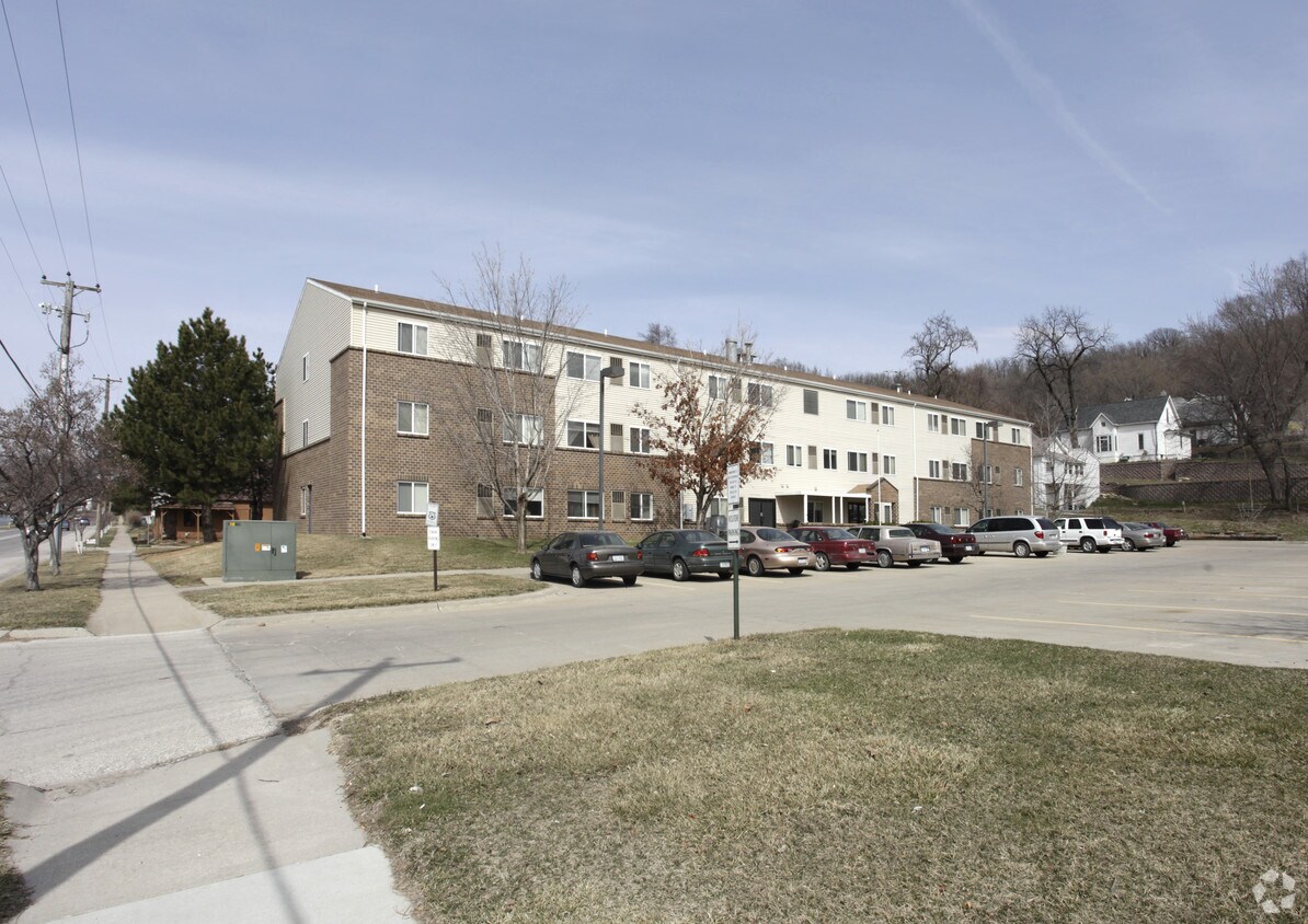 Camelot Village Apartments Council Bluffs, IA