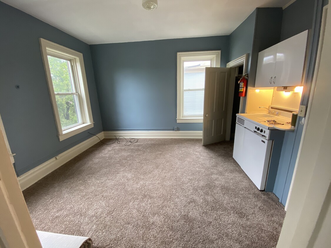 Foto principal - 527 E College St