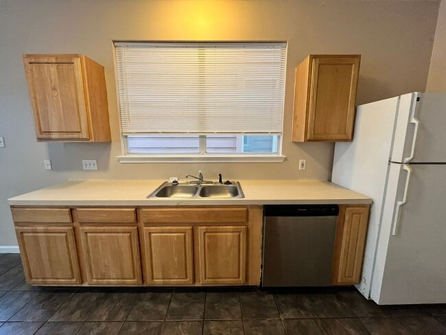 Foto del edificio - For Lease | 3 Bed, 2 Bath | 1,797 Sq Ft | ...