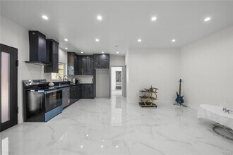 Building Photo - 10801 1/2 Wescott Ave