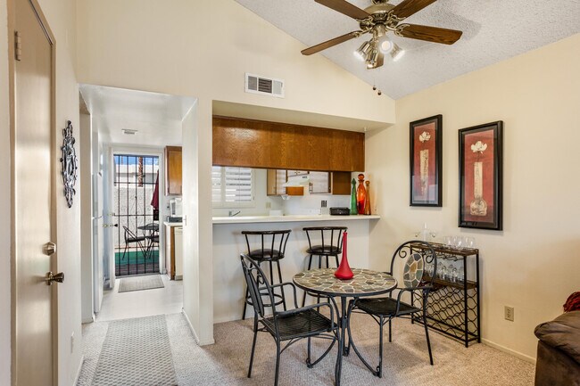 Building Photo - 34352 Laura Way