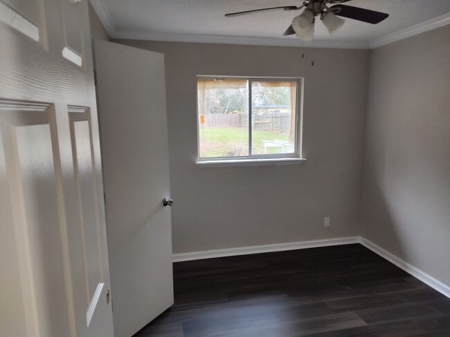 Building Photo - 155 Dupuis street