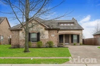 Building Photo - 214 Bob White Dr