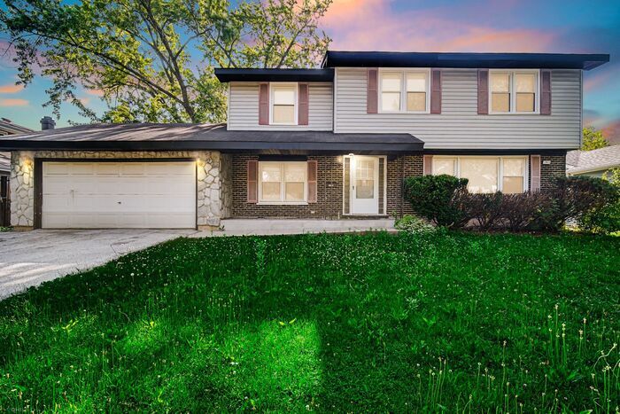 Foto principal - Great Location in Country Club Hills