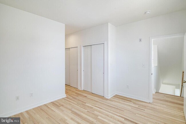 Foto del edificio - 1842 E Harold St