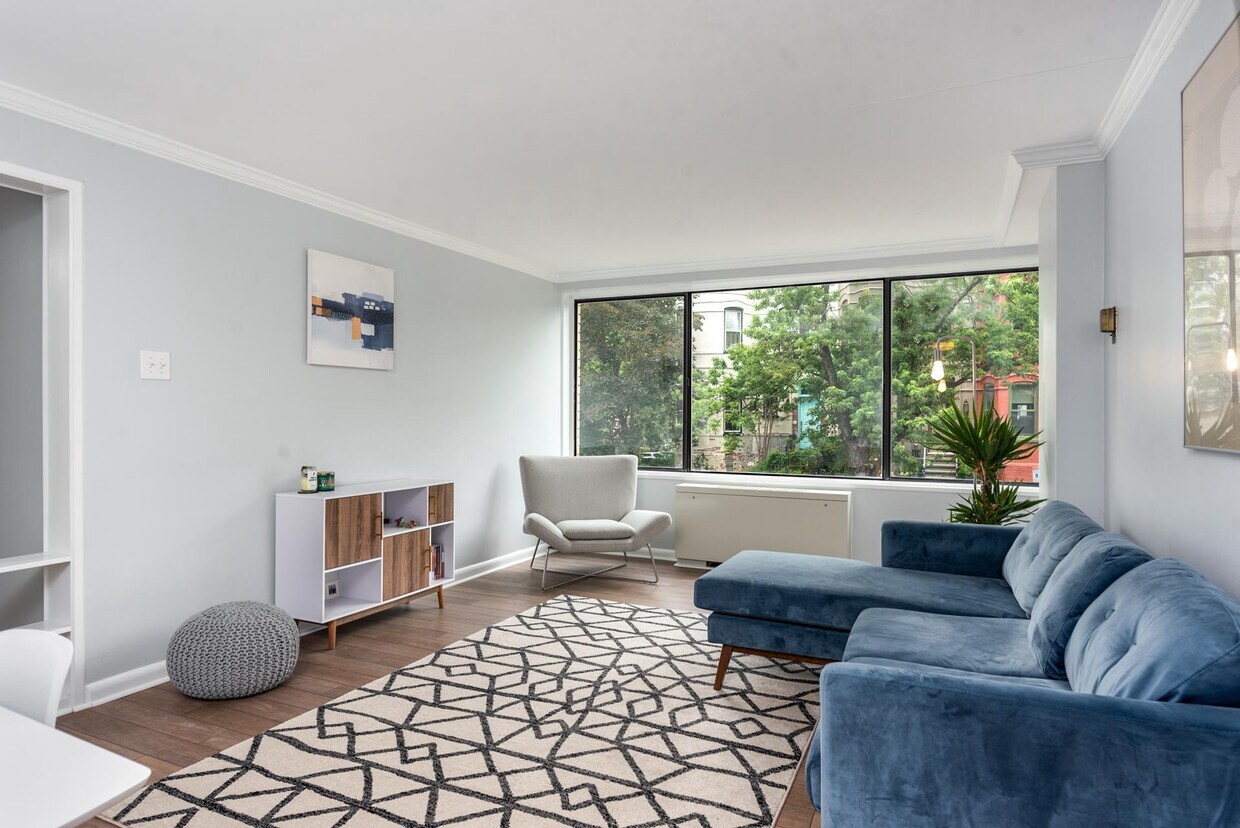 Foto principal - 305 C St NE