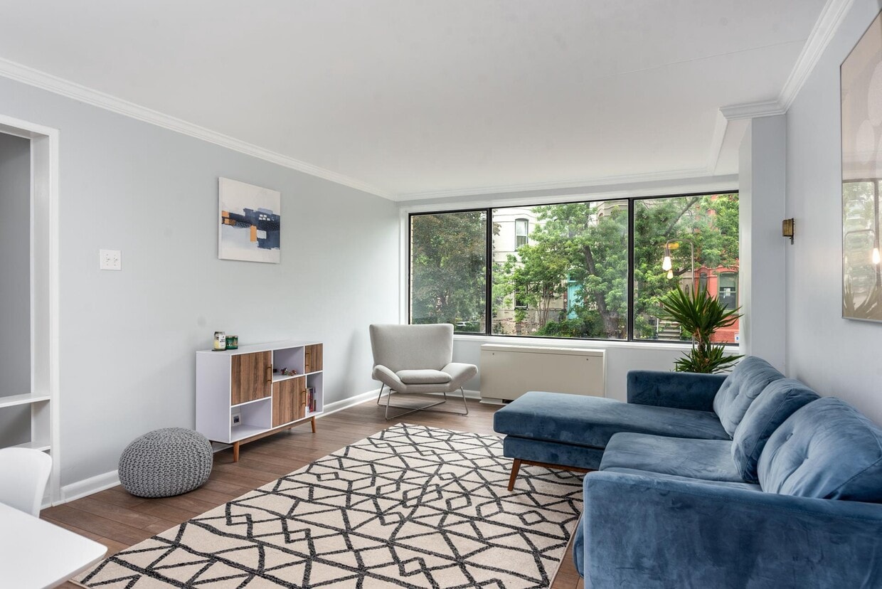 Photo - 305 C St NE (Washington, DC)