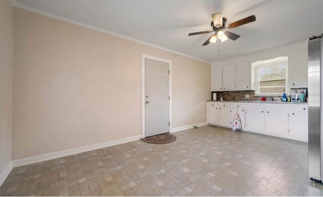 Building Photo - 705 Woodmont Cir