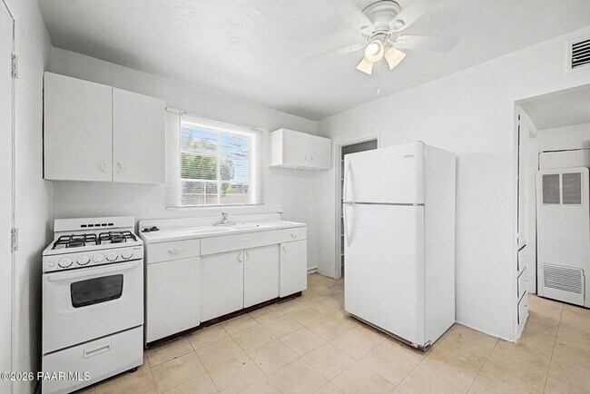 Building Photo - 4650 E 17th St