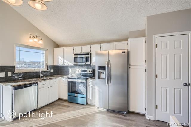 Foto del edificio - 628 Longfellow Ln