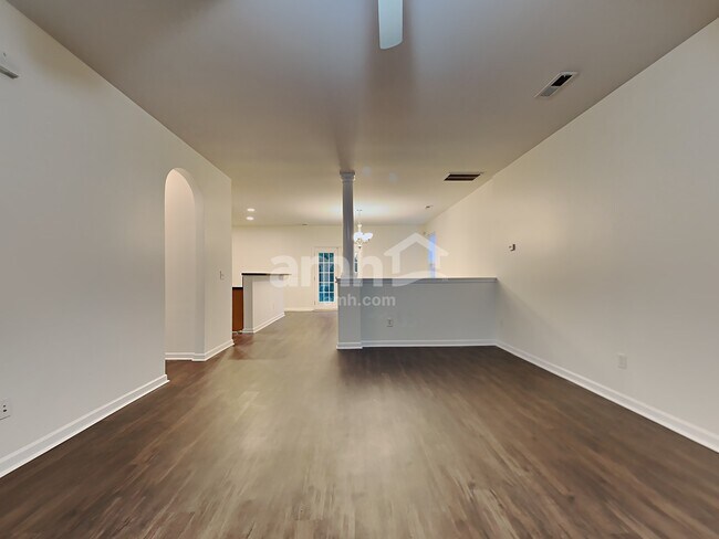 Building Photo - 8970 N Red Maple Circle