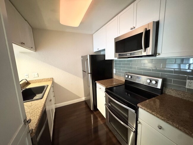 Foto del edificio - Great Shape Livermore Condo in Sonata Community with many Upgrades.