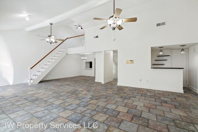 Building Photo - 2 br, 2 bath House - 1016 St Julien Unit 303