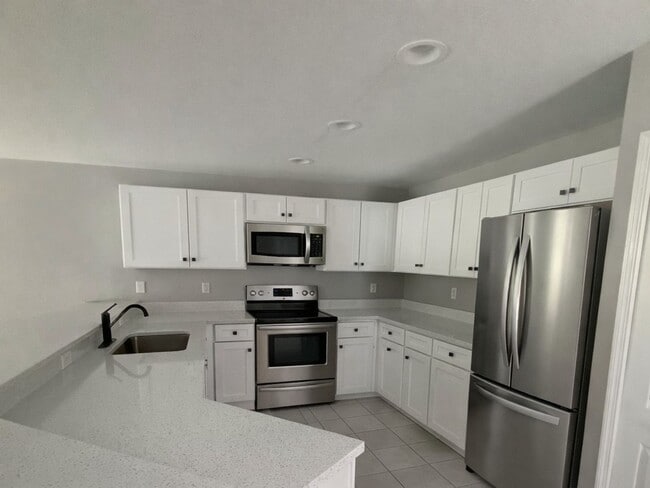 Photo - 930 Ainsworth St W Townhome