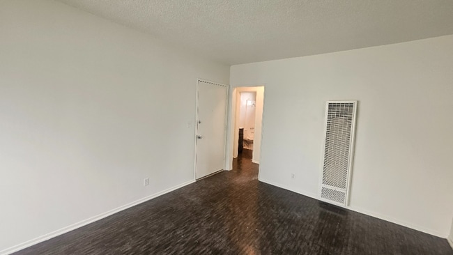 Building Photo - 866 W 126th St