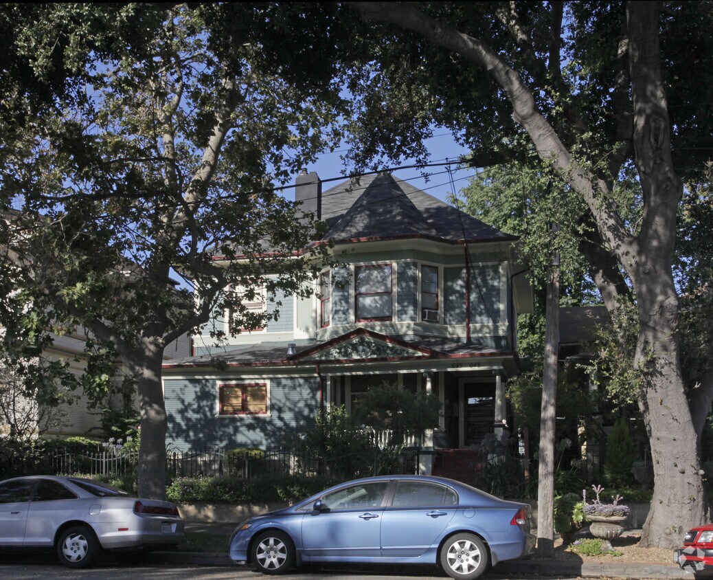 Primary Photo - 643-645 S 6th St