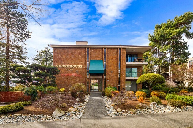 Foto del edificio - 6225 Lake Washington Blvd NE