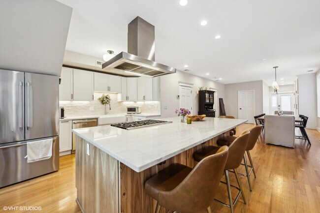 Foto del edificio - 1033 N Hermitage Ave