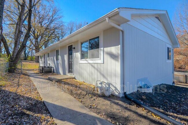 Building Photo - 5711 NE 52nd St