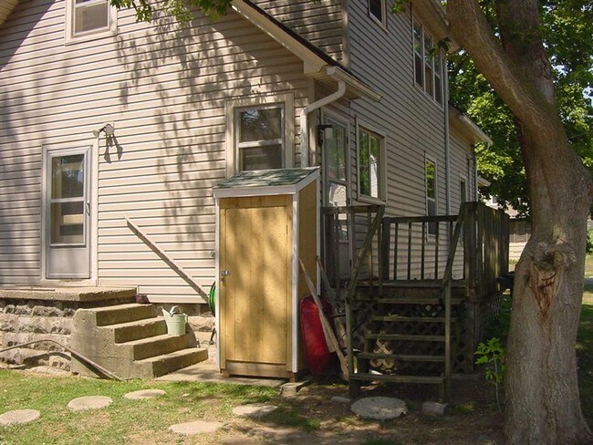Building Photo - 743 Randolph St