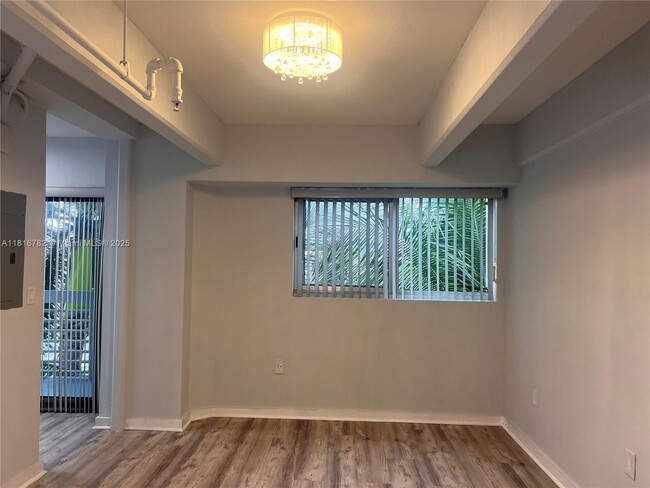 Building Photo - 4332 Collins Ave