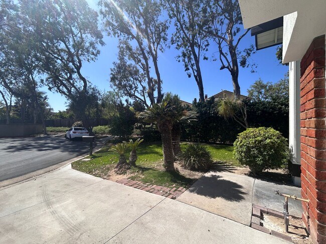 Foto del edificio - Spacious 4 Bed House in Hills of Westbluff...