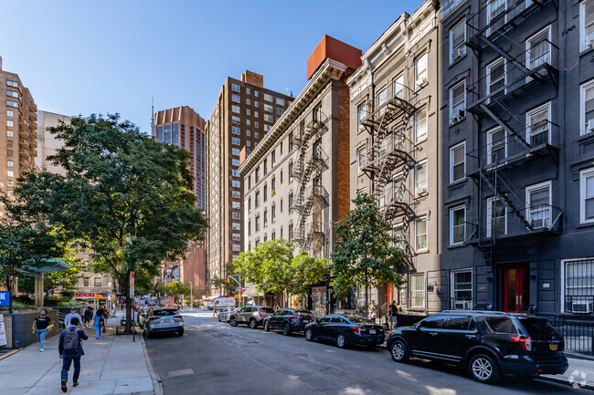 201 E 33rd St - 201 East 33rd Street