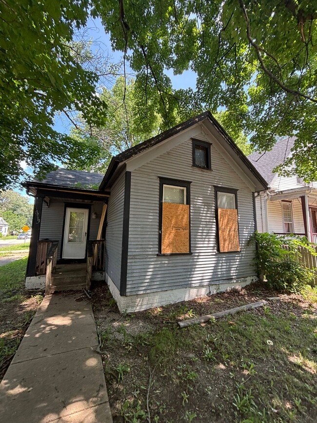 Building Photo - 1319 W Aiken Ave