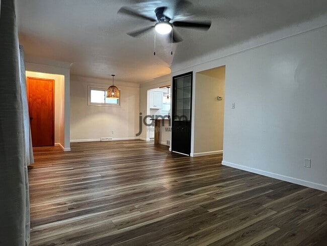 Foto del edificio - 2702 Grovewood Ave