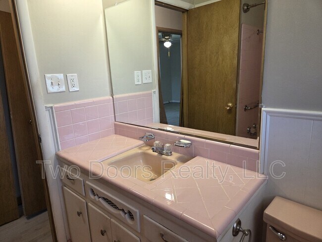 Foto del edificio - 3225 N Ridgewood Dr