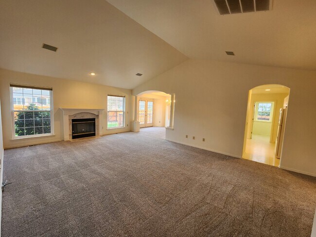 Foto del edificio - 3 bed 2 bath, close to Carrie Blake Park a...